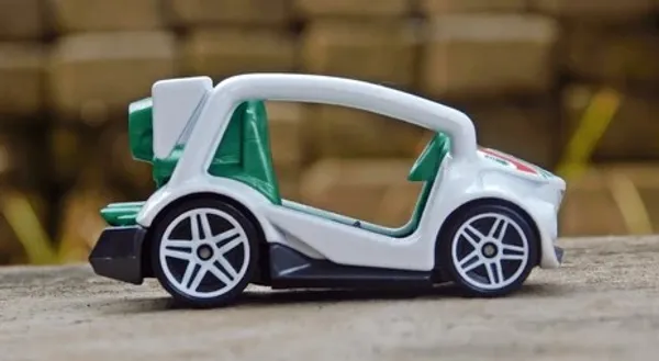 Hot_Wheels_1:64_Scale_KICK_KART_HW_RIDE-ONS_WHITE_2/5_23/250