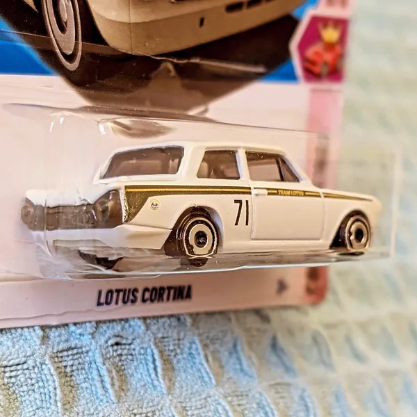 Hot_Wheels_1:64_Scale_LOTUS_CORTINA_Compact_Kings_10/10_White_213/250