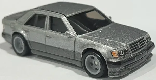 Hot_Wheels_1:64_Scale_MERCEDES-BENZ_500_E_'70s_Vs_'90s_3/10_Gray_52/250