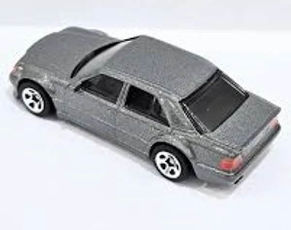Hot_Wheels_1:64_Scale_MERCEDES-BENZ_500_E_'70s_Vs_'90s_3/10_Gray_52/250