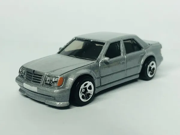 Hot_Wheels_1:64_Scale_MERCEDES-BENZ_500_E_'70s_Vs_'90s_3/10_Gray_52/250