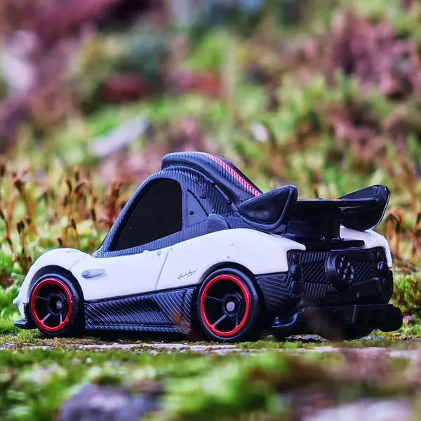 Hot_Wheels_1:64_Scale_PAGANI_ZONDA_CINQUE_EXOTICARS_4/10_26/250_(IMPORTED)