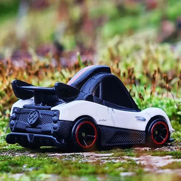 Hot_Wheels_1:64_Scale_PAGANI_ZONDA_CINQUE_EXOTICARS_4/10_26/250_(IMPORTED)