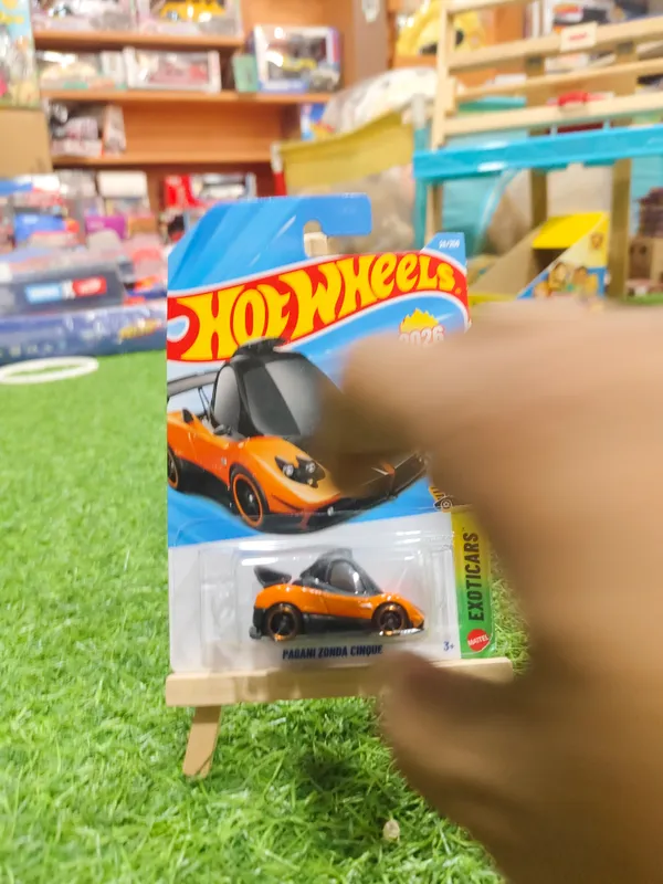 Hot_Wheels_1:64_Scale_PAGANI_ZONDA_CINQUE_EXOTICARS_4/10_ORANGE_26/250