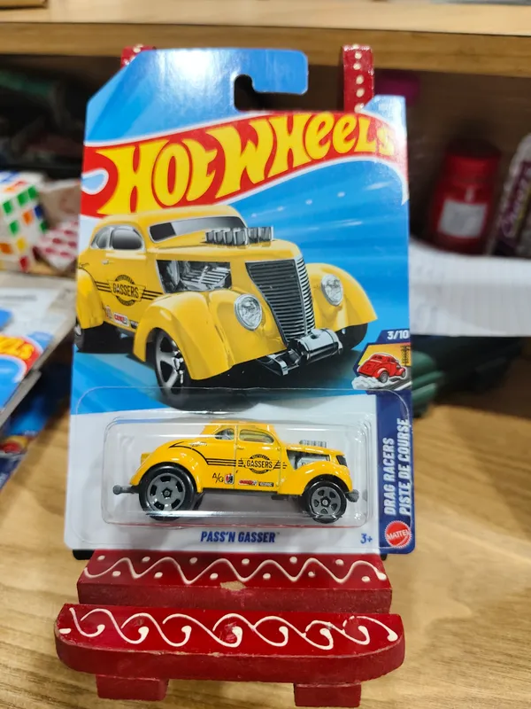 Hot_Wheels_1:64_Scale_PASS_N_GASSER_DRAG_RACERS_3/10_YELLOW_102/250