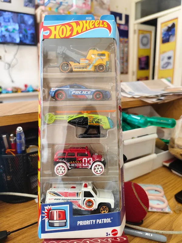 Hot_Wheels_1:64_Scale_PRIORITY_PETROL_JKG09_Pack_of_5_(Heavy_Hitcher_/_Ford_Mustang_GT_Concept_/_Skyfire_/_Rockster_/_HW_Rapid_Responder)