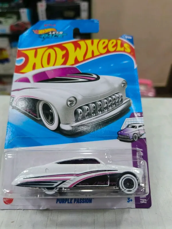 Hot_Wheels_1:64_Scale_PURPLE_PASSION_HW_DESIGNED_BY_1/5_WHITE_5/250_(IMPORTED)
