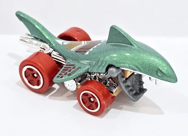 Hot_Wheels_1:64_Scale_SHARK_BITE_Experimotors_10/10_Green_229/250_Treasure_Hunt