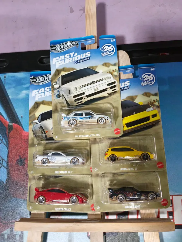 Hot_Wheels_1:64_Scale_SILVER_SERIES_FAST_AND_FURIOUS_RACE_OFF_SET_OF_5_HNR88