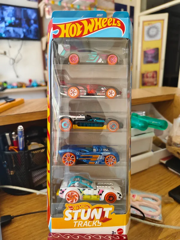 Hot_Wheels_1:64_Scale_STUNT_TRACKS_JKG07_Pack_of_5_(Time_Tracker_/_Electrack_/_Retro-Active_/_16_Angels_/_Piledriver)