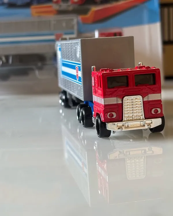 Hot_Wheels_1:64_Scale_TRACK_FLEET_OPTIMUS_PRIME_HXH02_TRANSFORMERS