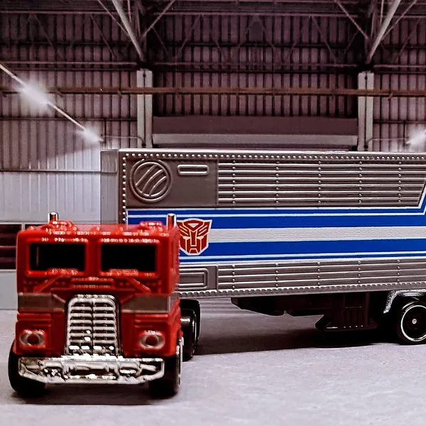 Hot_Wheels_1:64_Scale_TRACK_FLEET_OPTIMUS_PRIME_HXH02_TRANSFORMERS