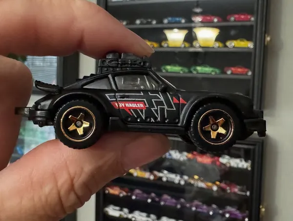 Hot_Wheels_1:64_Scale_TRACK_FLEET_PORSCHE_911_OFF_ROADER_JCM65