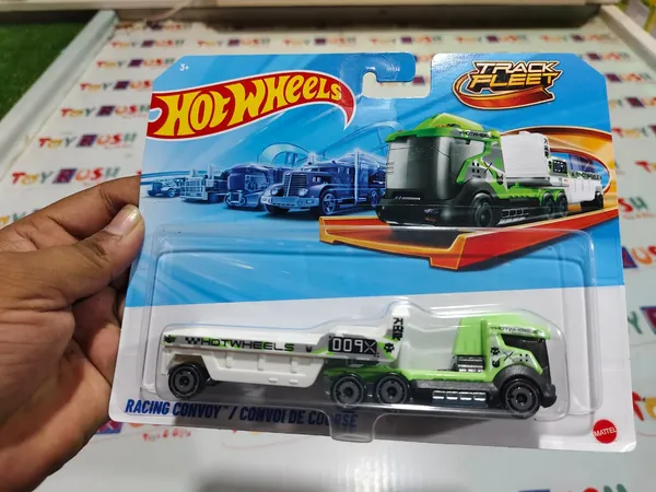 Hot_Wheels_1:64_Scale_TRACK_FLEET_RACING_CONVOY_JCM67