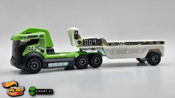 Hot_Wheels_1:64_Scale_TRACK_FLEET_RACING_CONVOY_JCM67