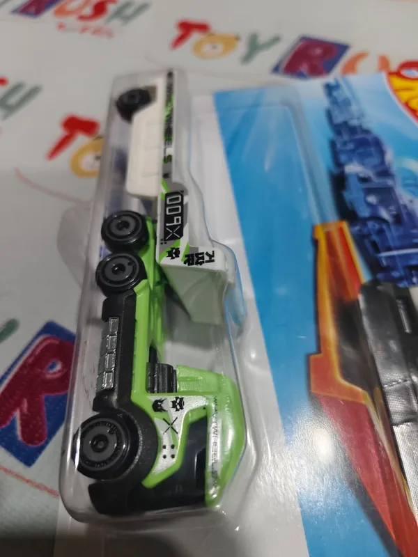 Hot_Wheels_1:64_Scale_TRACK_FLEET_RACING_CONVOY_JCM67