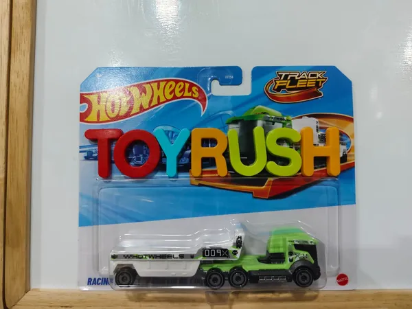 Hot_Wheels_1:64_Scale_TRACK_FLEET_RACING_CONVOY_JCM67