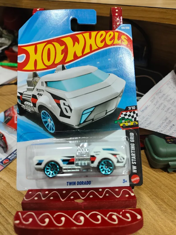Hot_Wheels_1:64_Scale_TWIN_DORADO_HW_STARTING_GRID_7/10_WHITE_100/250