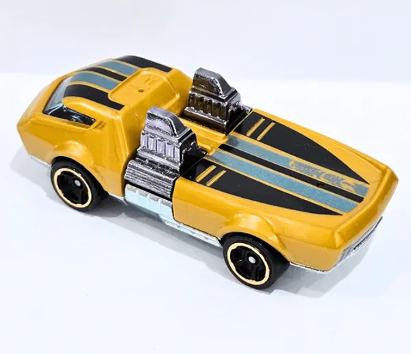 Hot_Wheels_1:64_Scale_TWIN_DORADO_Track_Champs_3/5_Golden_228/250
