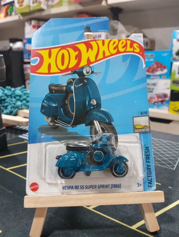 Hot_Wheels_1:64_Scale_VESPA_90_SS_SUPER_SPRINT_FACTORY_FRESH_10/10_BLUE_71/250_