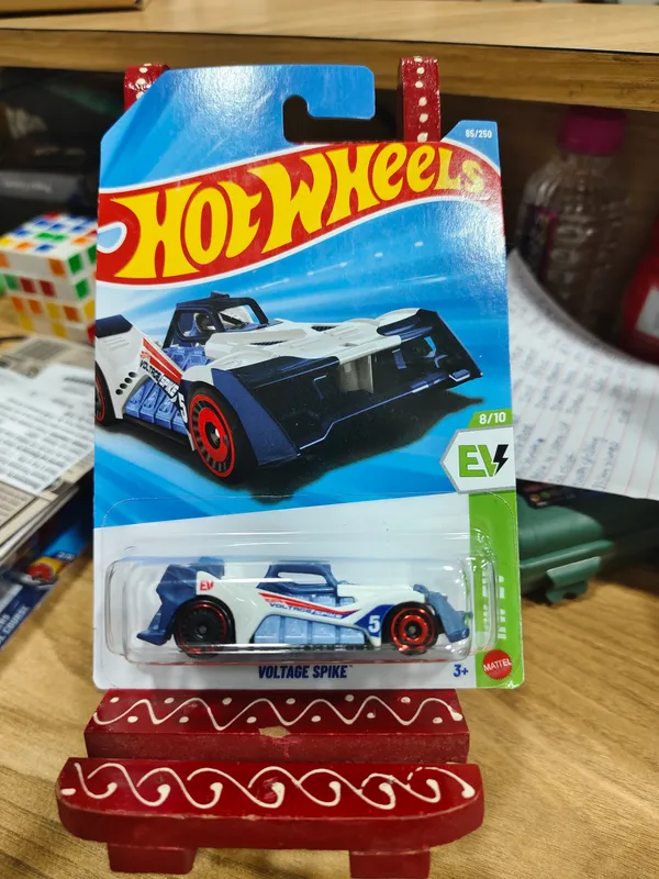 Hot_Wheels_1:64_Scale_VOLTAGE_SPIKE_HW_EV_8/10_WHITE_85/250