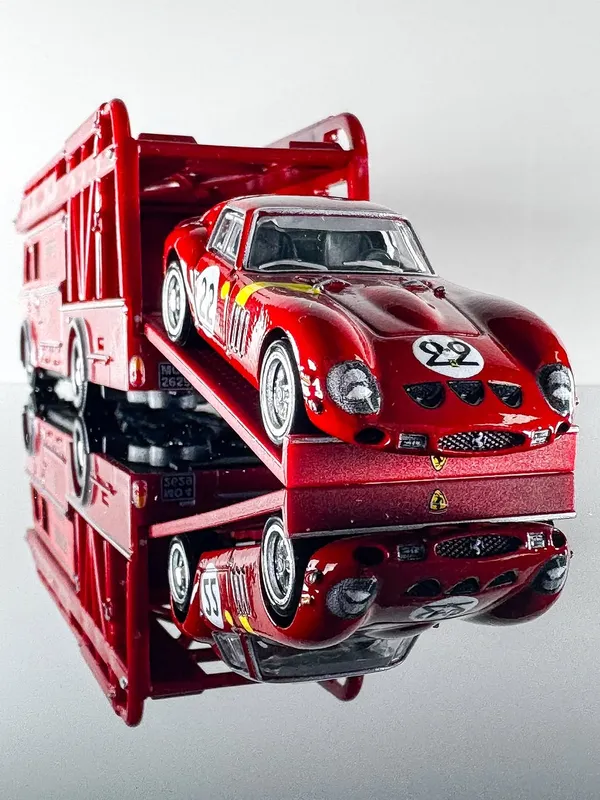 Hot_Wheels_Premium_1:64_Scale_Model_Car_Culture_Team_Transport_FERRARI_250_GTO_WITH_FIAT_642_RN2_BARTOLETTI__TRANSPORTER_#83_RED_(IMPORTED)