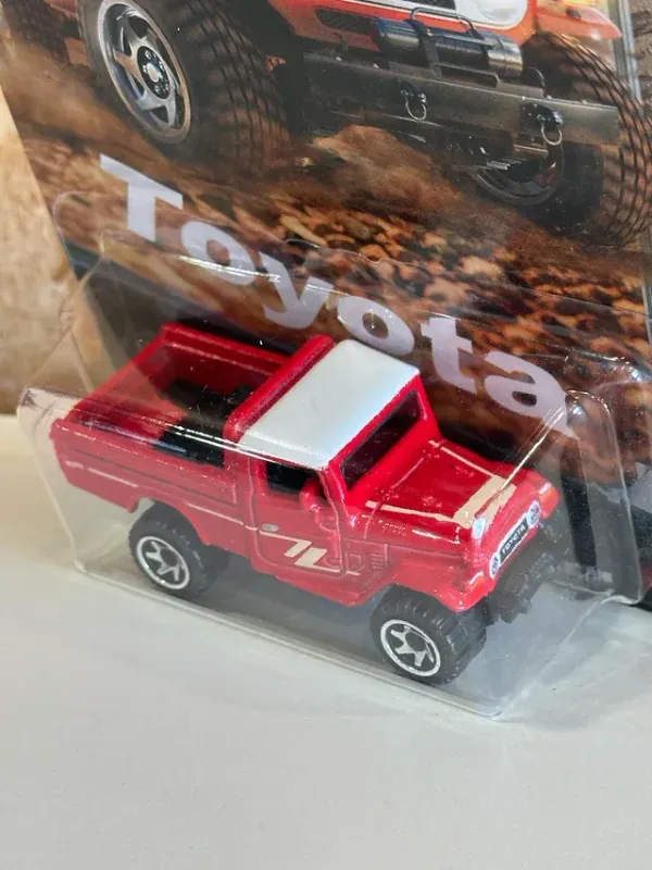 HotWheels_1:64_SILVER_SERIES_TOYOTA_TRUCKS_TOYOTA_LAND_CRUISER_JCB73_RED_3/5
