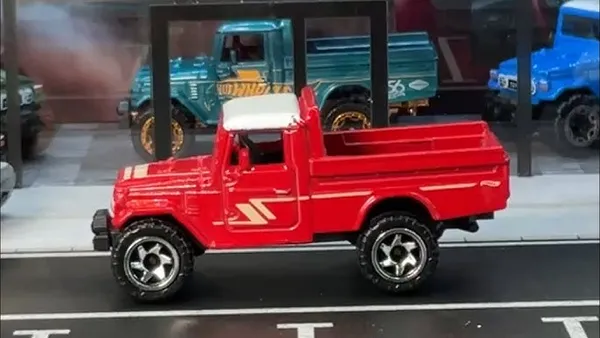 HotWheels_1:64_SILVER_SERIES_TOYOTA_TRUCKS_TOYOTA_LAND_CRUISER_JCB73_RED_3/5