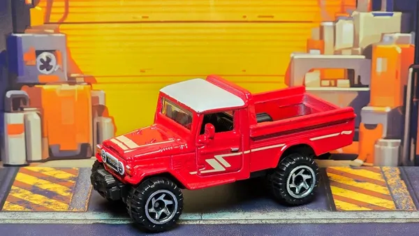 HotWheels_1:64_SILVER_SERIES_TOYOTA_TRUCKS_TOYOTA_LAND_CRUISER_JCB73_RED_3/5