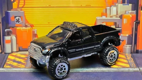 HotWheels_1:64_SILVER_SERIES_TOYOTA_TRUCKS_'10_TOYOTA_TUNDRA_JCB71_BLACK_1/5
