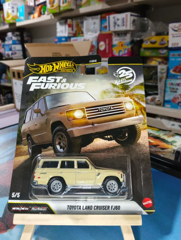 Hotwheels_Premium_1:64_Scale_TOYOTA_LAND_CRUISER_FJ60_HOBBS_&_SHAW_JHW76_5/5_TAN