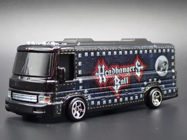 Hotwheels_Premium_1:64_Scale_MTV_HW_TOUR_BUS_HEADBANGERS_BALL_Pop_culture_2025_JBL64