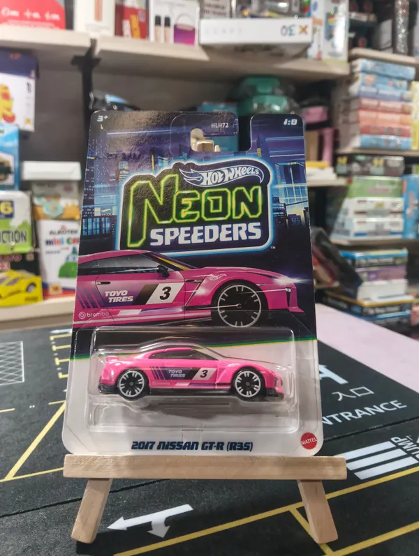 HotWheels_1:64_SILVER_SERIES_NEON_SPEEDERS_2017_NISSAN_GT-R_(R35)_1/8_PINK_JKY01