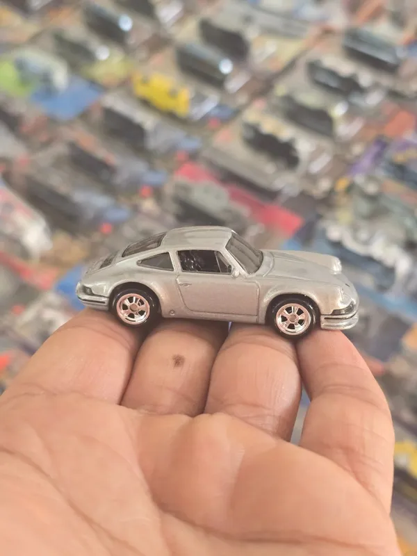 Hotwheels_Premium_1:64_Scale_TOP_GUN_MAVERICK_71_PORSCHE_911_Pop_culture_2025_JBL62