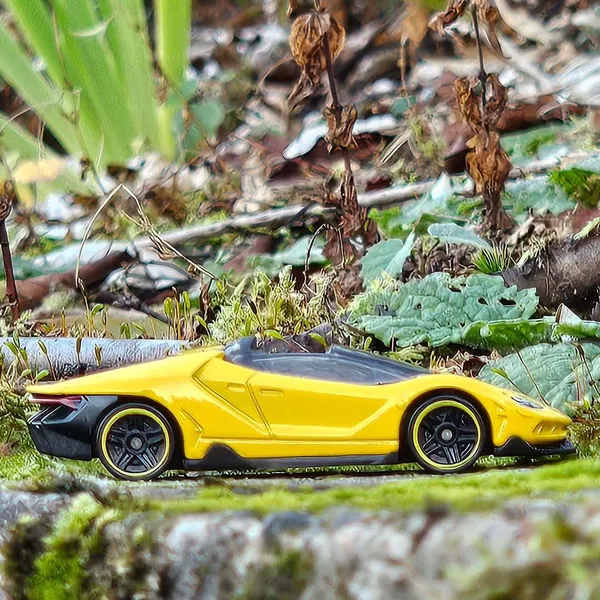 Hot_Wheels_1:64_16_LAMBORGHINI_CENTERARIO_ROADSTER_EXOTICARS_1/10_YELLOW_2/250_(IMPORTED)