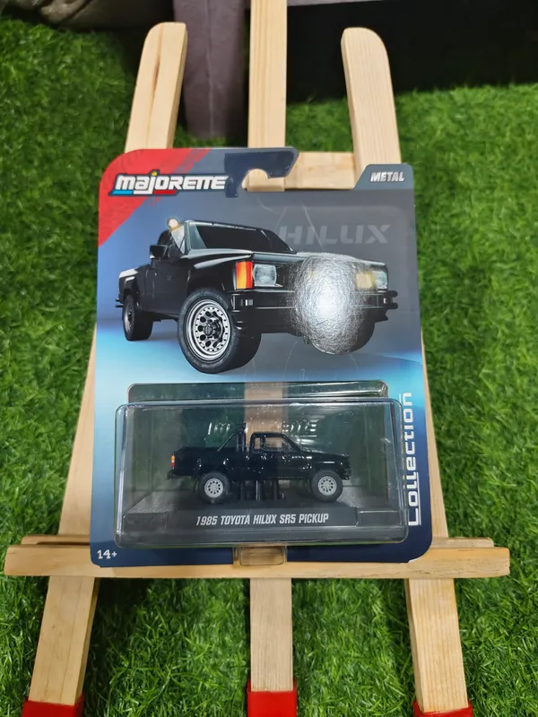 Majorette_1:64_Premium_Diecast_Model_Car_Collector_Edition_–_1985_TOYOTA_HILUS_SR5_PICKUP_BLACK