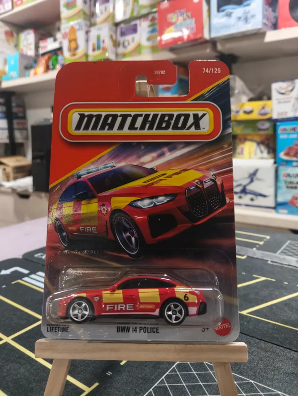 Matchbox_1:64_Scale_BMW_i4_POLICE_74/125_RED
