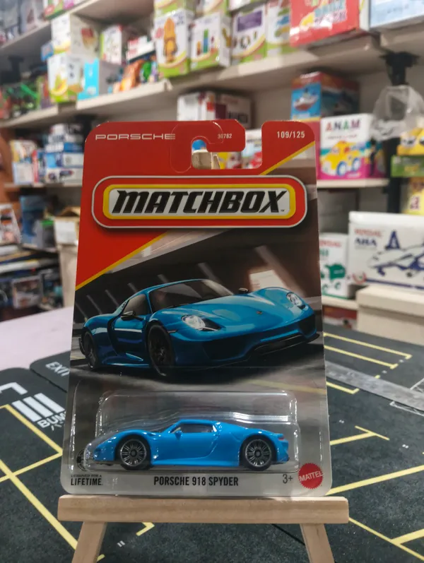 Matchbox_1:64_Scale_PORSCHE_918_SPYDER_109/125_BLUE