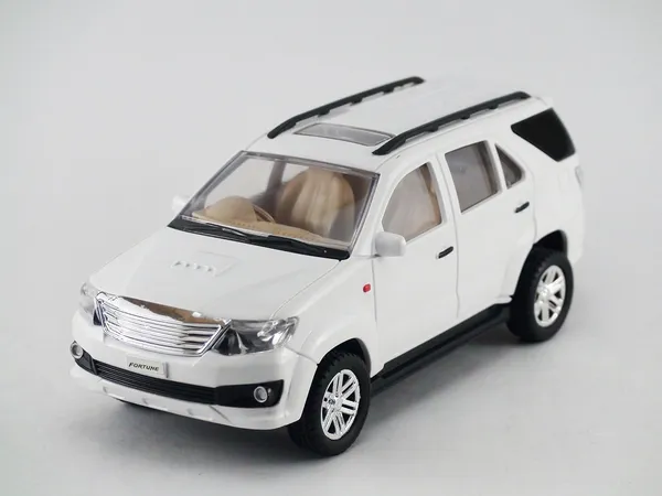 Centy_Fortuner_Model_Car