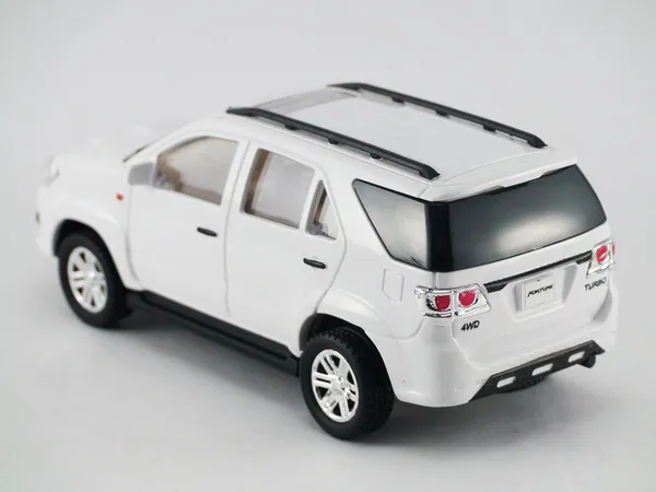 Centy_Fortuner_Model_Car