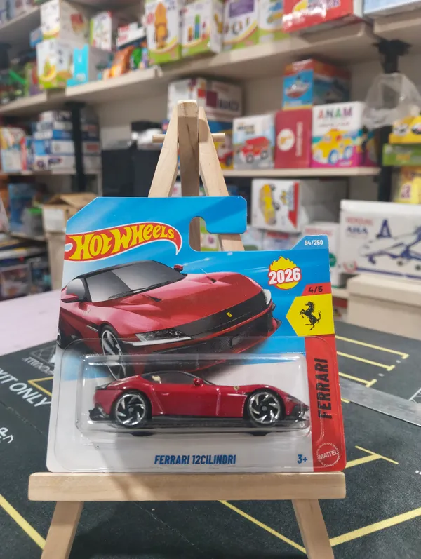 Hot_Wheels_1:64_Scale_FERRARI_12_CILINDRI_FERRARI_4/5_RED_94/250_(USA_IMPORTED)_SHORT_CARD
