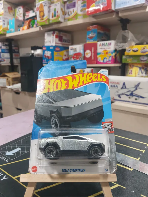 Hot_Wheels_1:64_Scale_TESLA_CYBERTRUCK_HW_ROLLING_METAL_4/5_SILVER_246/250