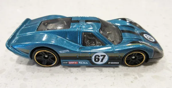 Hot_Wheels_1:64_Scale_RETRO_RACERS_Pack_of_5_(EL_SEGUNDO_COUPE,_GT-SCORCHER,_32_FORD,_VOLKSWAGEN_KAFER_RACER,_1967_FORD_GT40_MK.IV)