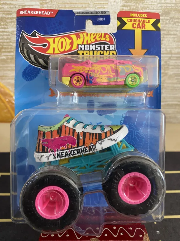 Hotwheels_Monster_Truck_SNEAKERHEAD_and_CRUSHED_VAN_-_BLIND_SIDED_JJT58