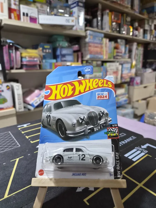 Hot_Wheels_1:64_Scale_JAGUAR_MK1_HW_RACE_DAY_6/10_GRAY_127/250_(USA_IMPORTED)