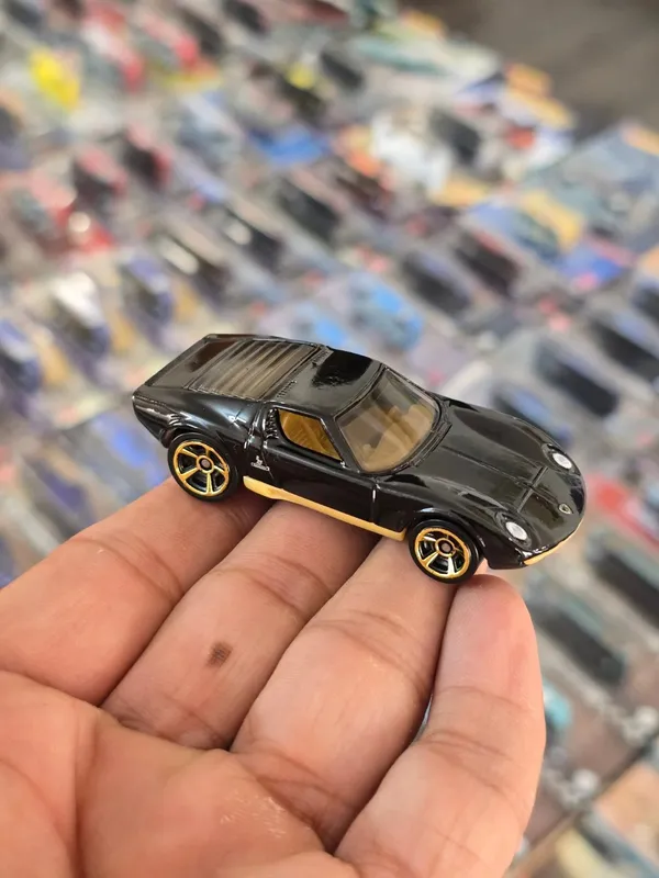 Hot_Wheels_1:64_Scale_71_LAMBORGHINI_MIURA_SV_HW:_70S_VS_90S_4/10_78/250