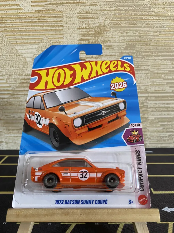 Hot_Wheels_1:64_Scale_1972_DATSUN_SUNNY_COUPE_COMPACT_KINGS_10/10_ORANGE_211/250