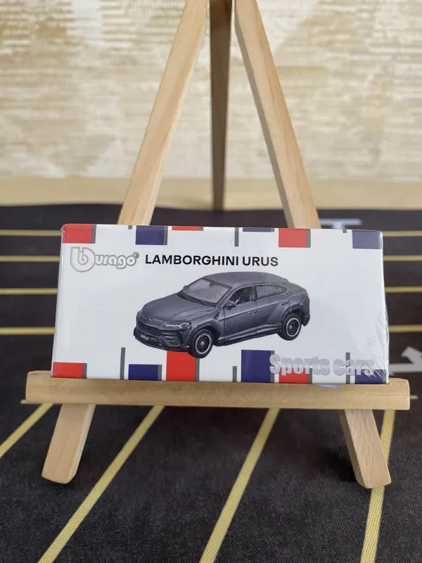 Bburago_1:64_Scale_Die-Cast_Car_LAMBORGHINI_URUS_BLACK