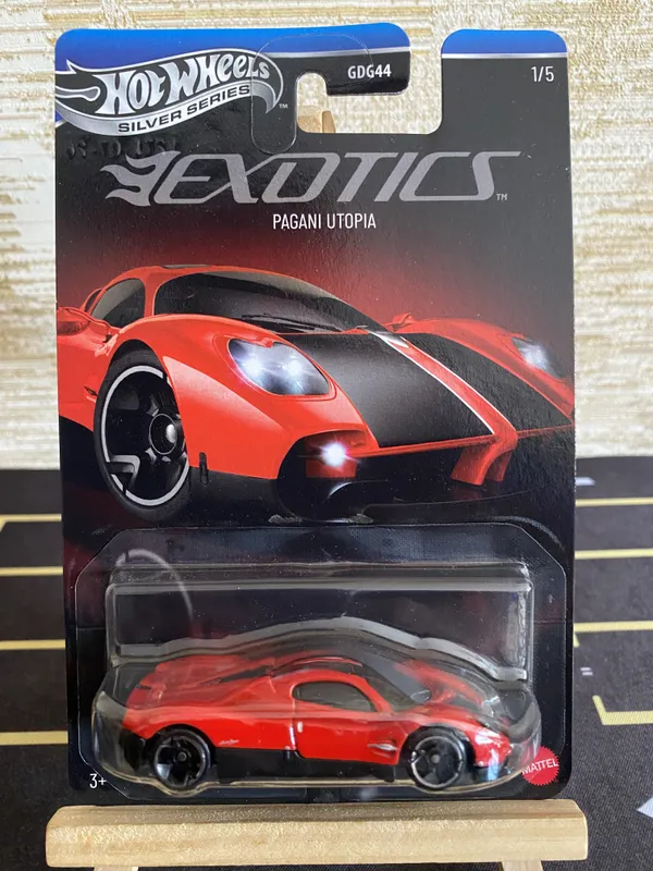 Hot_Wheels_1:64_Scale_SILVER_SERIES_EXOTICS_PAGANI_UTOPIA_1/5_RED_JKX76