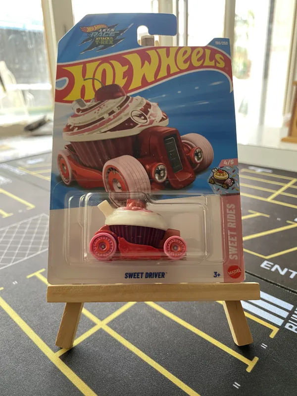 Hot_Wheels_1:64_Scale_SWEET_DRIVER_SWEET_RIDES_4/5_PINK_196/250_TRASURE_HUNT